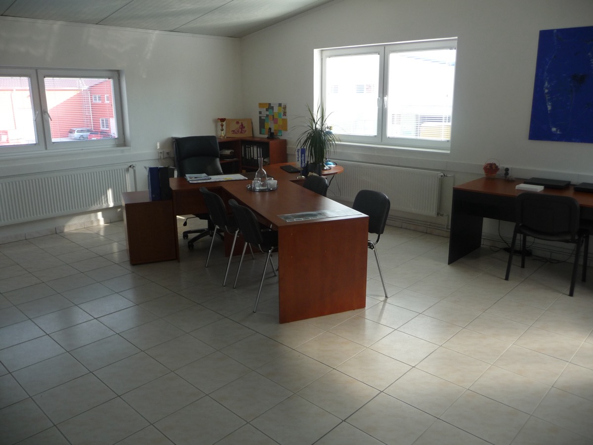 Bureau individuel rangé, illustration